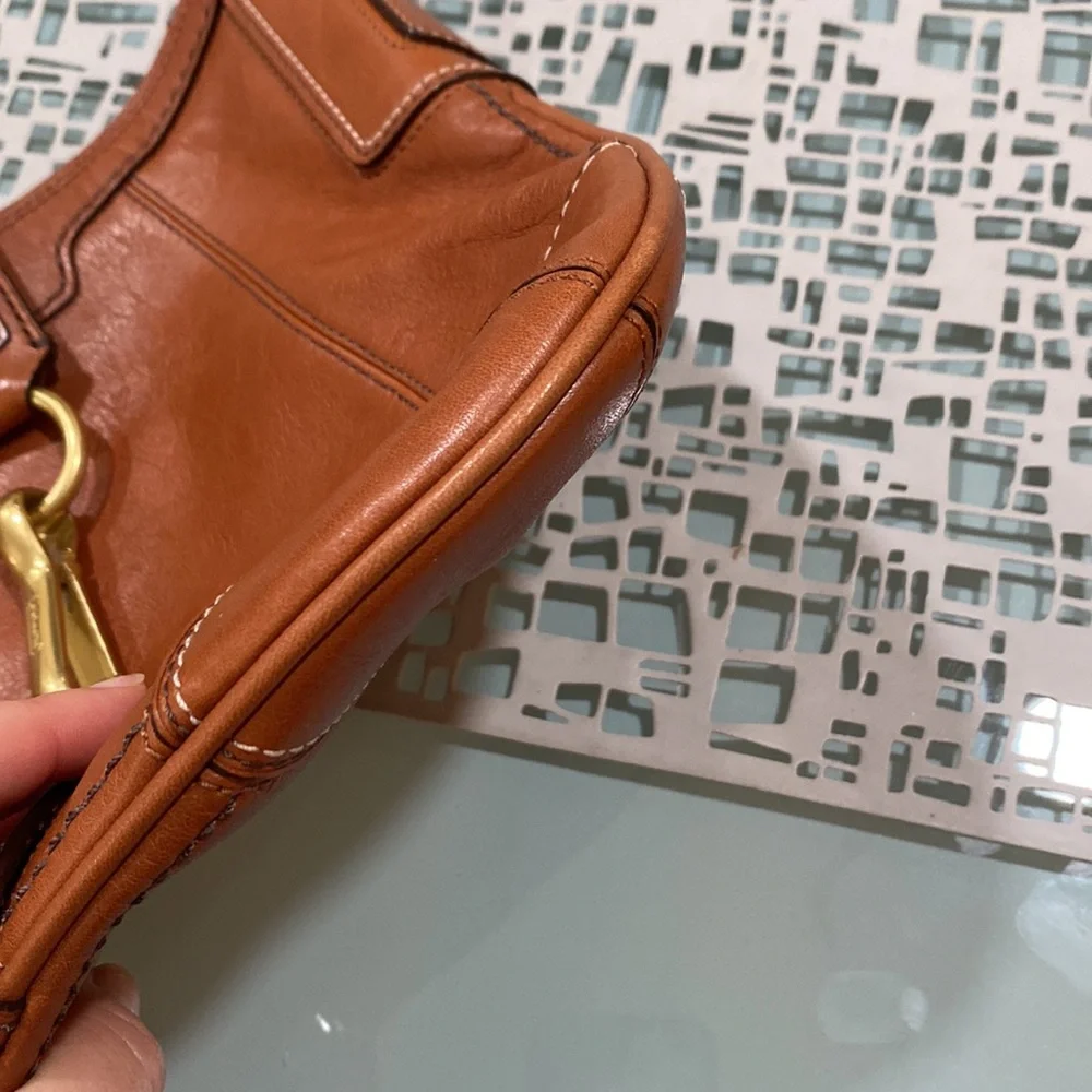 Coach leather shoulder Hampton bag - Picture 5 of 13